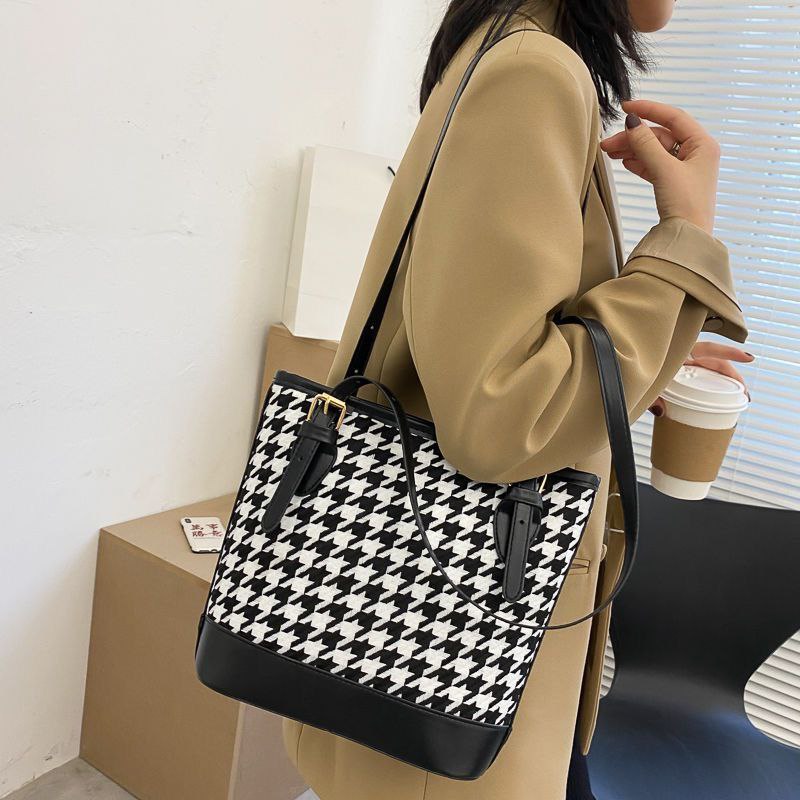 Sac Bandoulière Matelassé en Nylon & Coton – Élégance et Confort