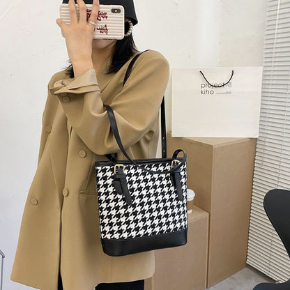 Sac Bandoulière Matelassé en Nylon & Coton – Élégance et Confort